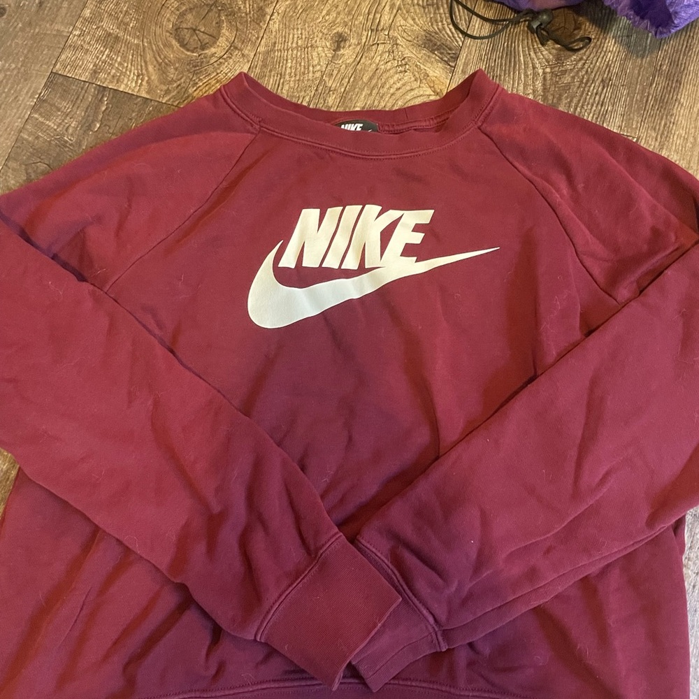 Nike, Maroon, Cropped Crew Neck, Women’s Medium, Wore once or twice